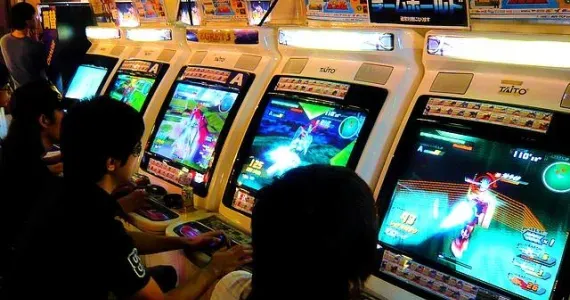 A Tokyo, les bornes d'arcades de Taito (Akihabara) regroupent les hardocre gamer les plus doués. 