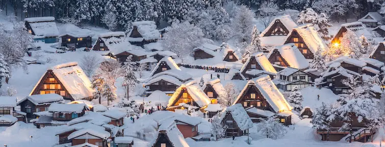 Pueblo del patrimonio mundial de la Unesco de Shirakawago en los Alpes japoneses