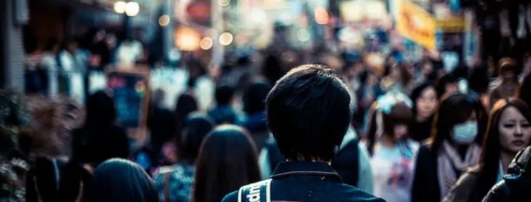Une rue animée au Japon Une rue animée au Japon
